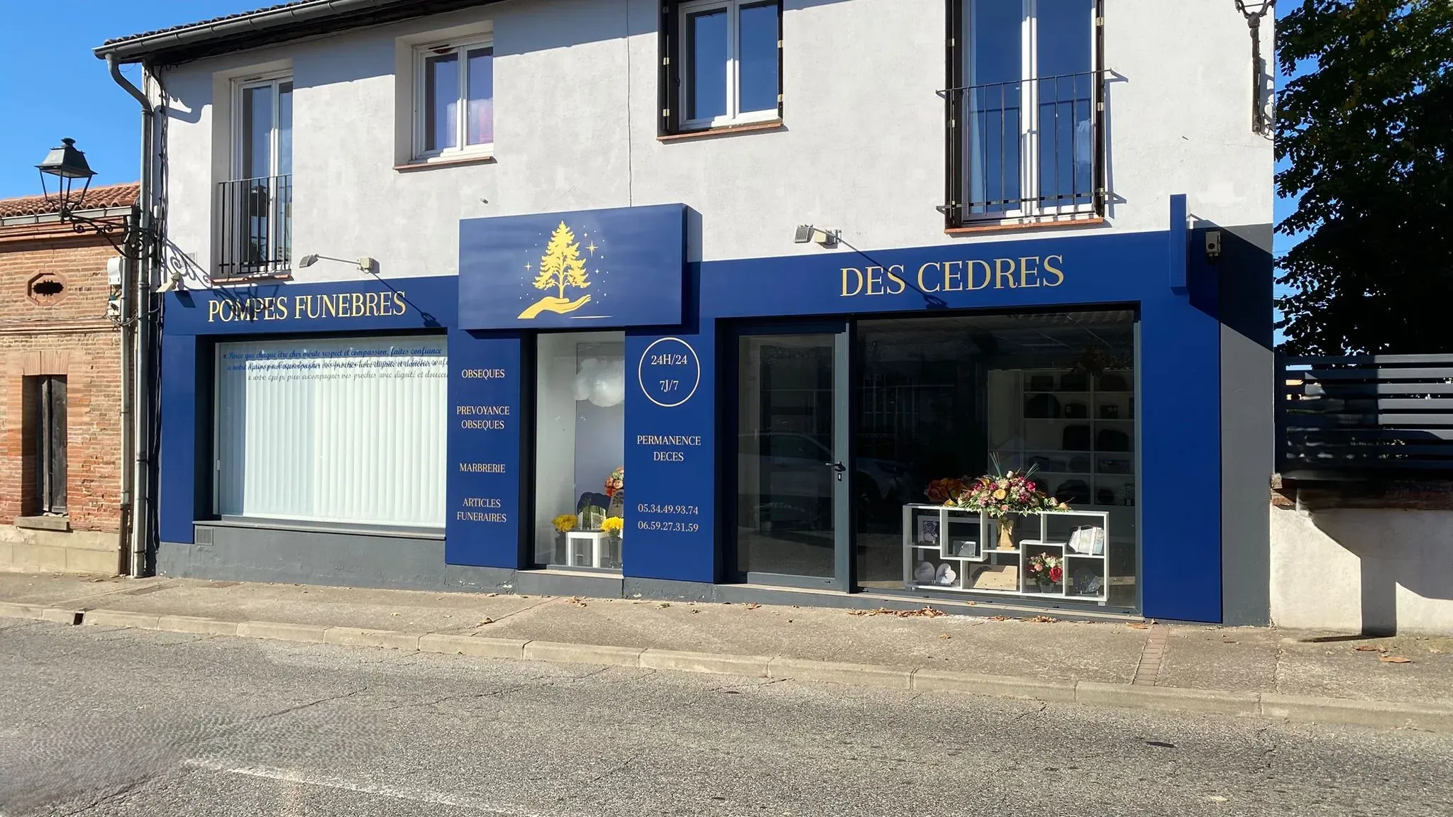 Façade extérieure de l'agence des Pompes Funèbres des Cèdres.